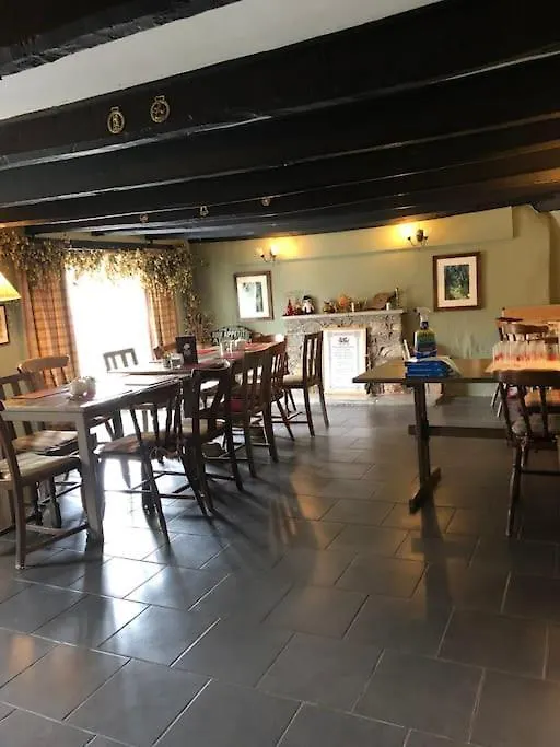New Farm , For Large Groups Nr Barry And Beaches Porthkerry Holiday home